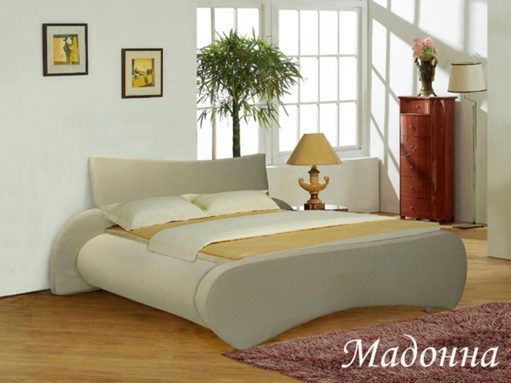 Белая кровать с мягким изголовьем «Мадонна»